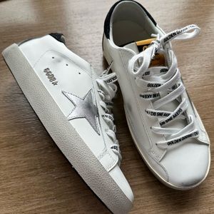 Cute star sneakers woman’s size 8.5